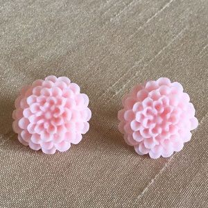 3/4” PINK RESIN DAHLIA POST EARRINGS